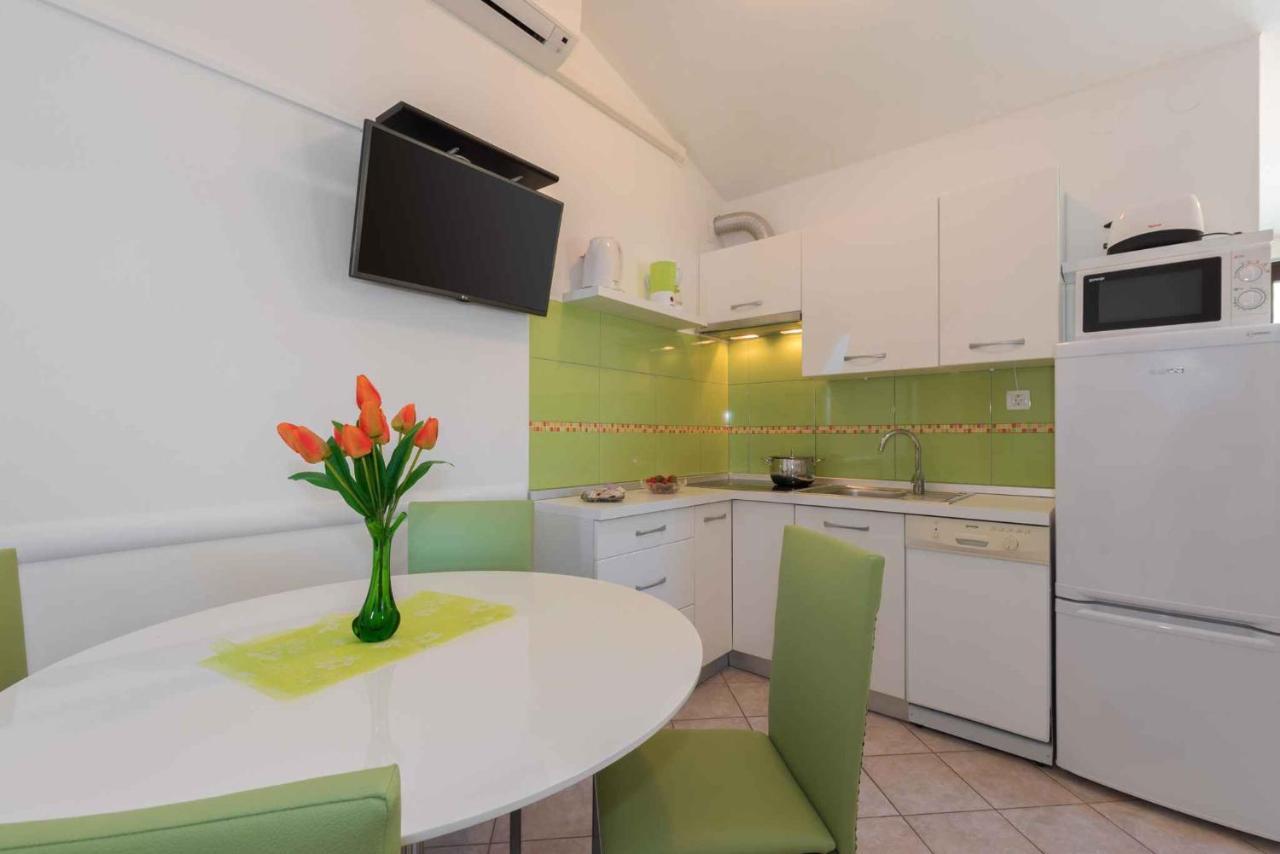 Apartments In Ravni/Istrien 30383 Dış mekan fotoğraf